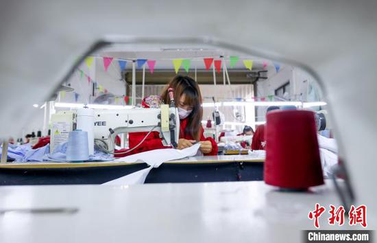 宝妈工厂 武汉女性的创业创新典范，工作带娃两不误，订单远销海外，旅游业务蓬勃发展